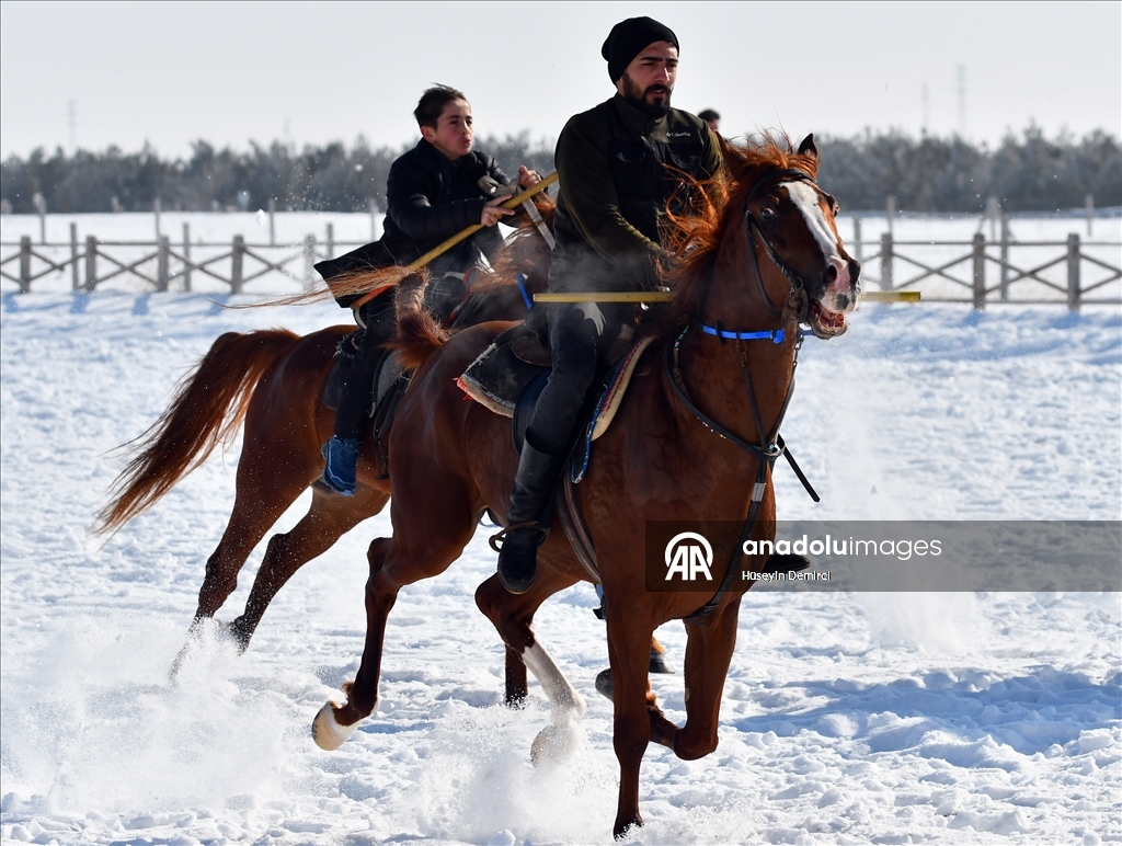 В Карсе растет интерес к джириту — важному элементу туристического направления