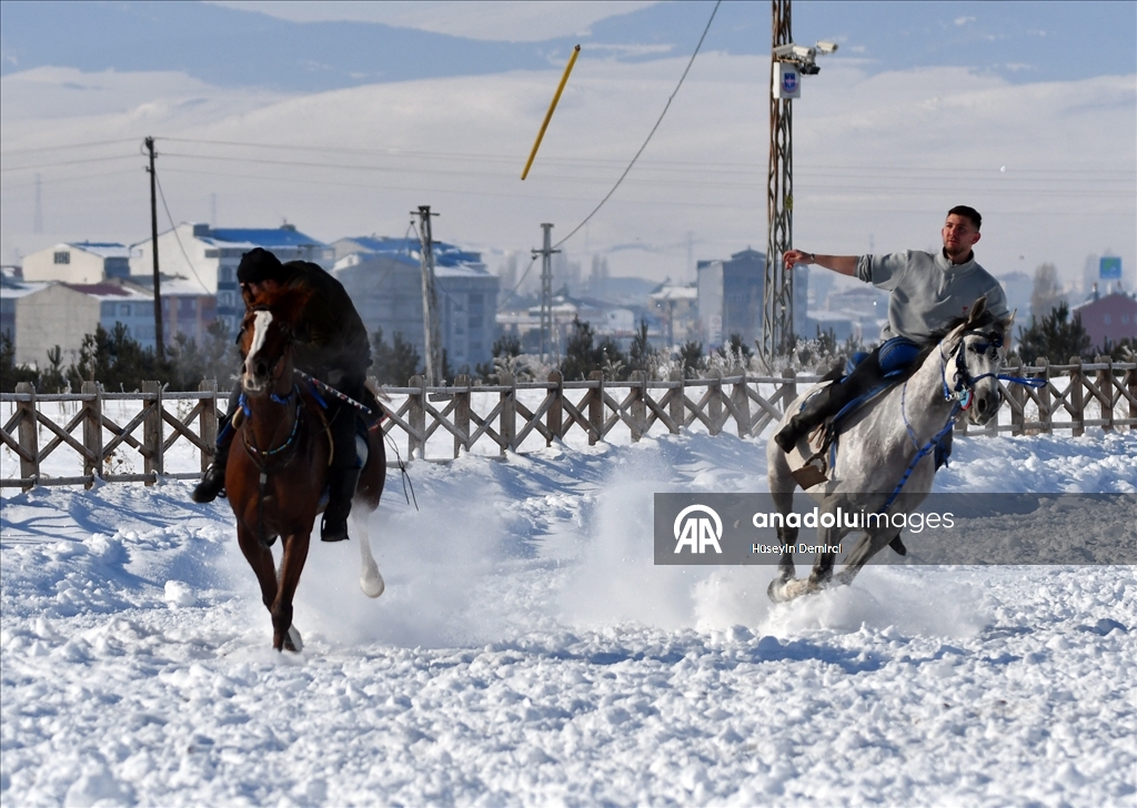 В Карсе растет интерес к джириту — важному элементу туристического направления