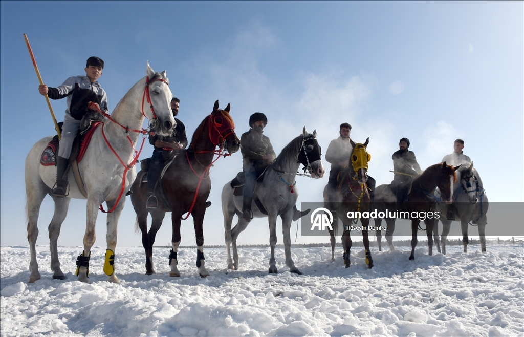 В Карсе растет интерес к джириту — важному элементу туристического направления