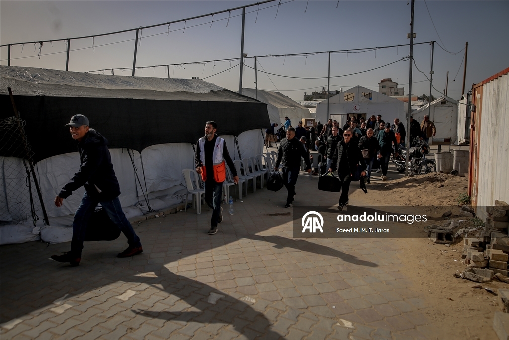 غزة.. أول حافلة تقل مرضى تتجه من خان يونس إلى معبر رفح