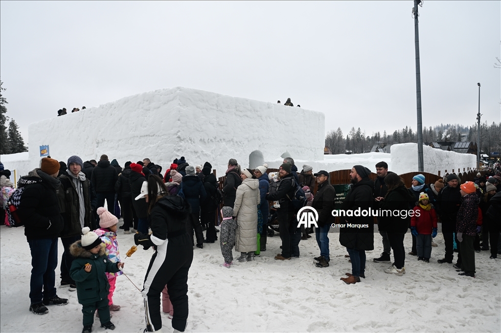 Крупнейший в Европе снежный лабиринт в Закопане принимает посетителей