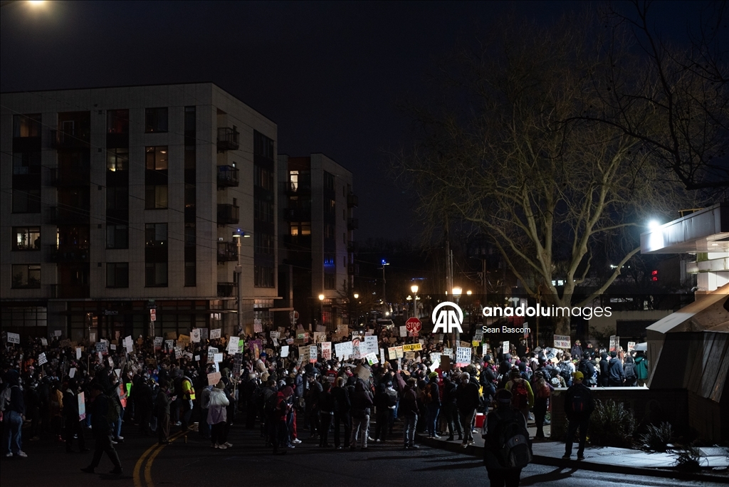 Полиция города Портленд в США применила силу во время акции протеста против ICE