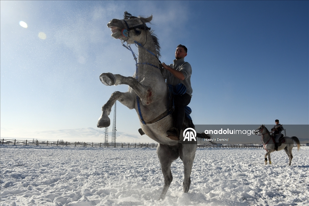 В Карсе растет интерес к джириту — важному элементу туристического направления
