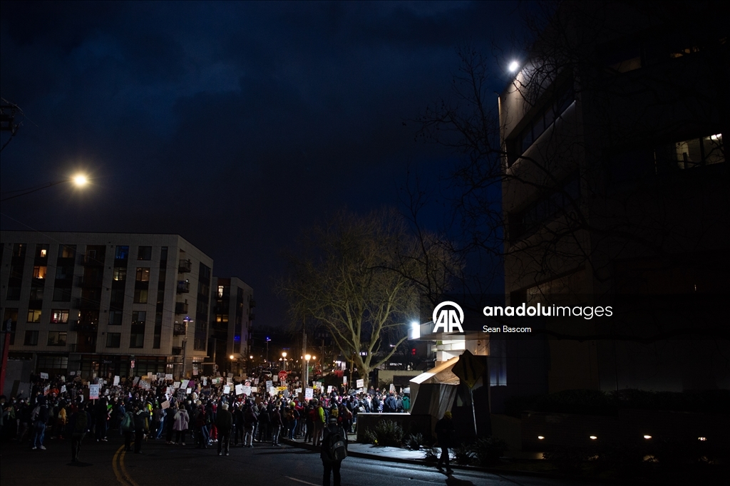 Полиция города Портленд в США применила силу во время акции протеста против ICE