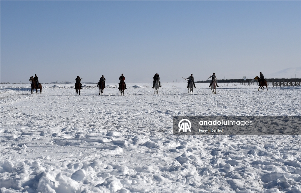 В Карсе растет интерес к джириту — важному элементу туристического направления