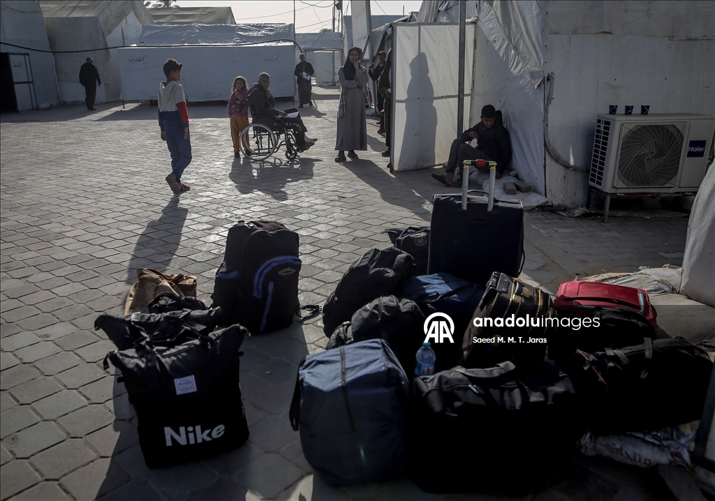 غزة.. أول حافلة تقل مرضى تتجه من خان يونس إلى معبر رفح