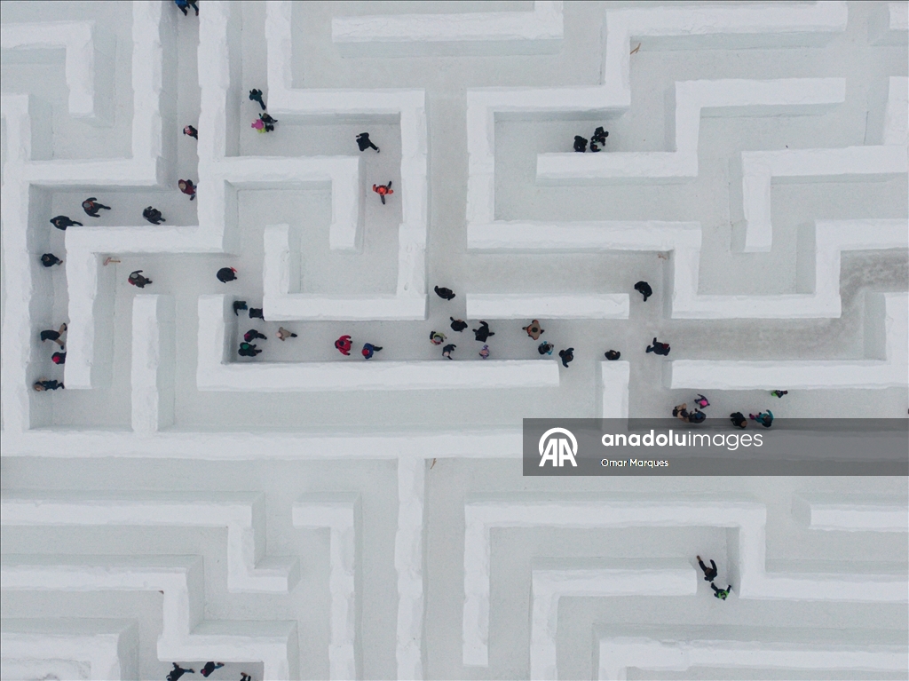 Крупнейший в Европе снежный лабиринт в Закопане принимает посетителей