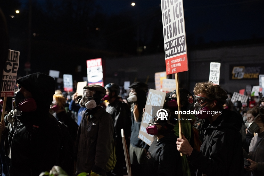 Anti-ICE protest march from Portland City Hall to ICE Facility