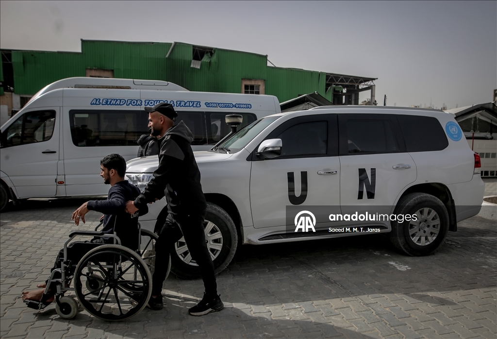 غزة.. أول حافلة تقل مرضى تتجه من خان يونس إلى معبر رفح