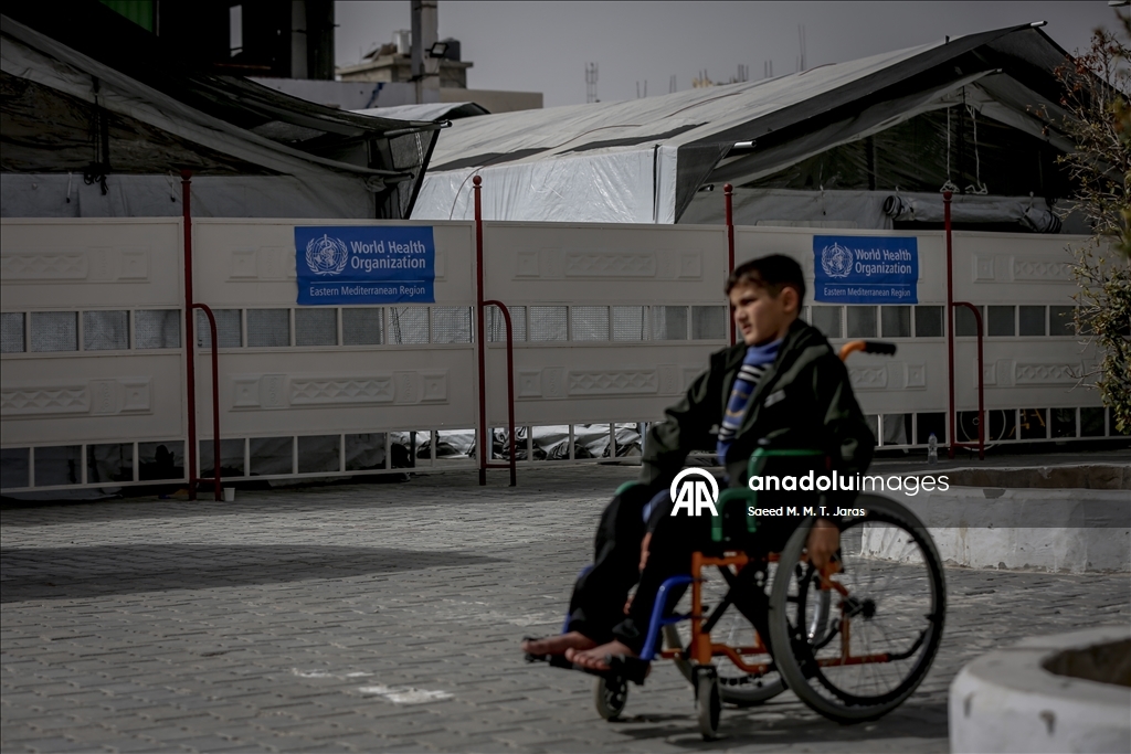 غزة.. أول حافلة تقل مرضى تتجه من خان يونس إلى معبر رفح