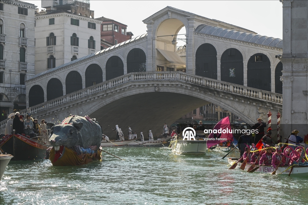 إيطاليا.. انطلاق كرنفال البندقية بعرض مائي في القناة الكبرى