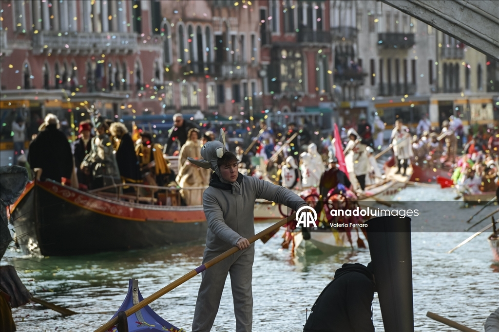 إيطاليا.. انطلاق كرنفال البندقية بعرض مائي في القناة الكبرى