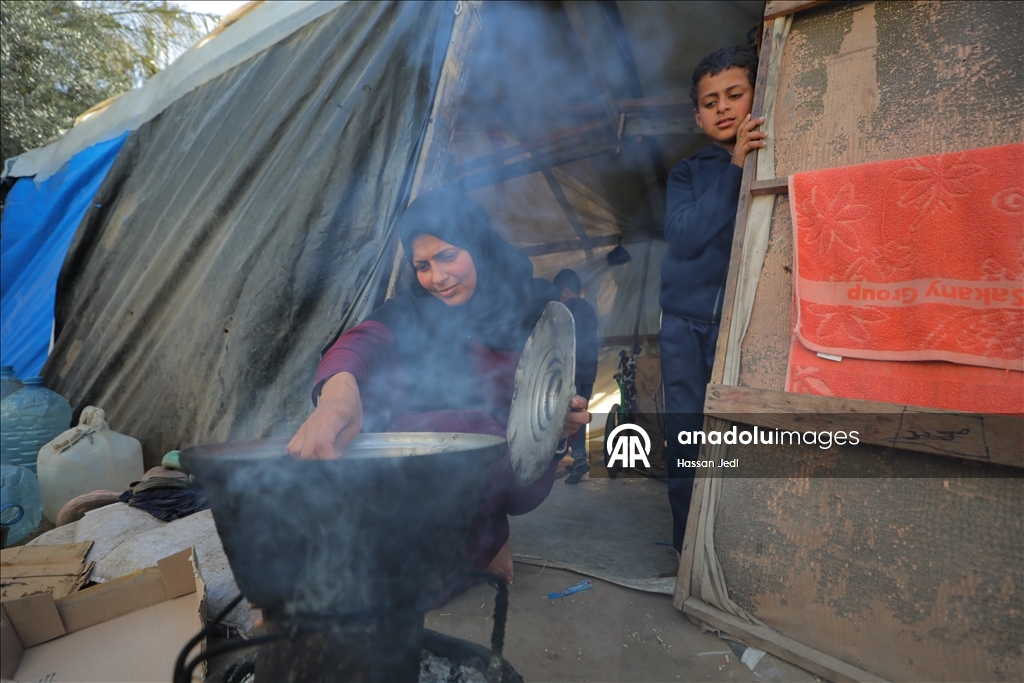 Парализованный в результате израильских атак ребенок из Газы ждет лечения
