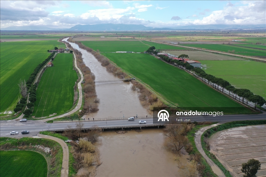 Büyük Menderes Nehri yağmur sularıyla güçlendi