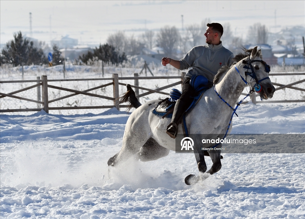 В Карсе растет интерес к джириту — важному элементу туристического направления