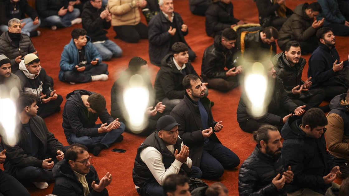 Berat Kandili mevlit ve dualarla idrak edildi