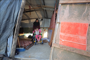 Парализованный в результате израильских атак ребенок из Газы ждет лечения