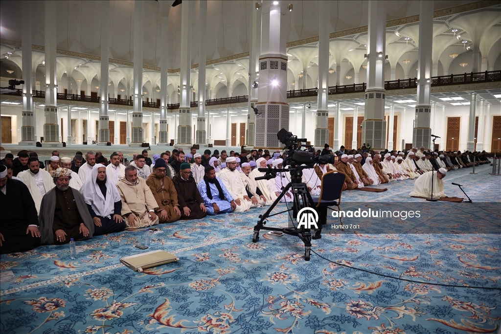 В Алжире отмечают Берат Кандили