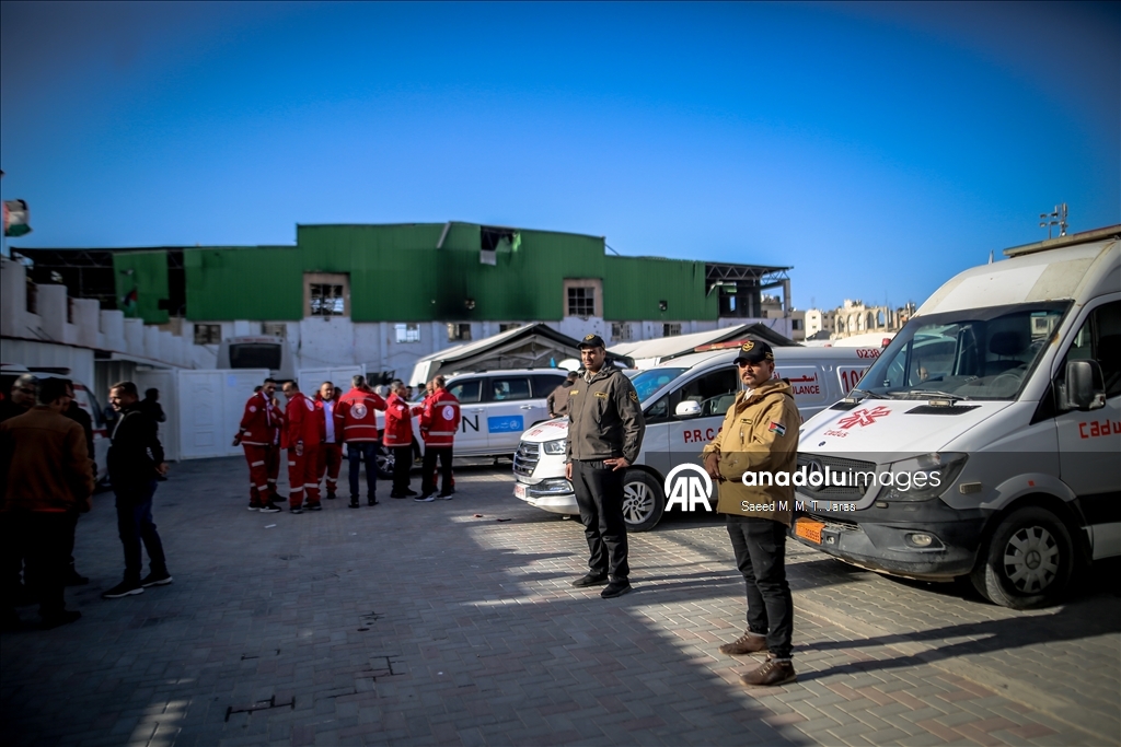 Tedavi için Mısır'a sevk edilecek Filistinli hastaların geçişleri devam ediyor