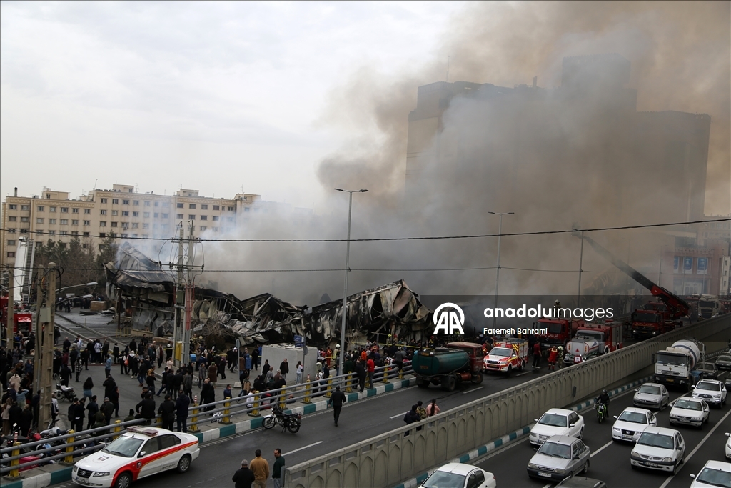 Tahran'daki bir çarşıda yangın çıktı