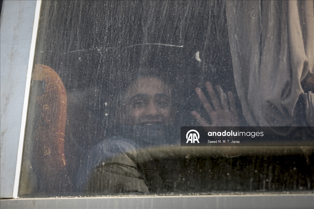 Tedavi için Mısır'a sevk edilecek Filistinli hastaların geçişleri devam ediyor