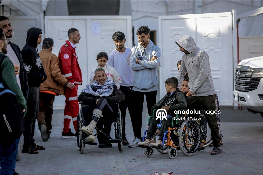 Tedavi için Mısır'a sevk edilecek Filistinli hastaların geçişleri devam ediyor