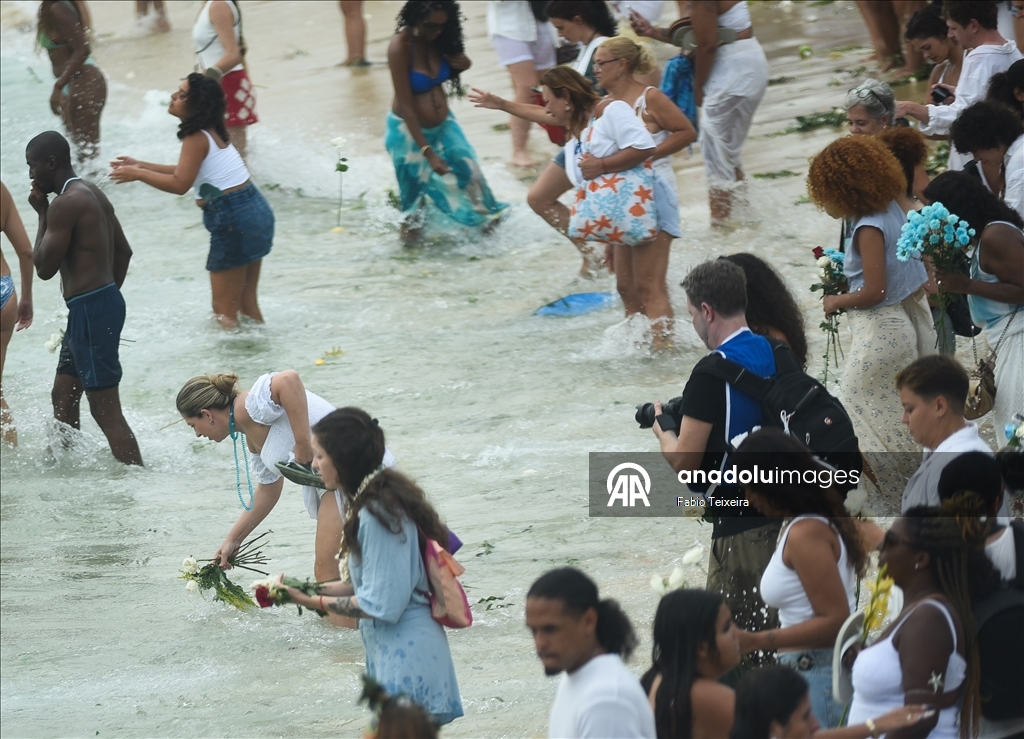В Бразилии прошел традиционный фестиваль в знак почитания богини моря Леманжи
