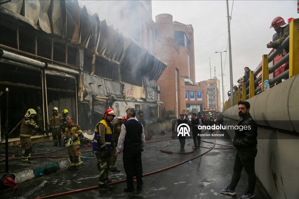 Tahran'daki bir çarşıda yangın çıktı