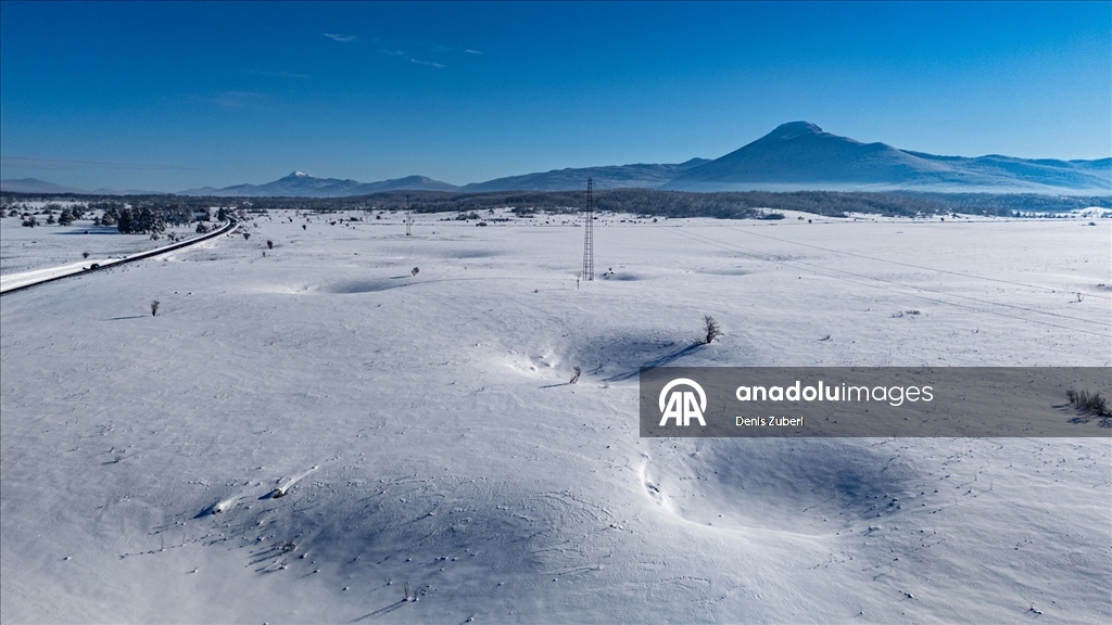 Bosna Hersek’te Vrtoce köyü beyaza büründü