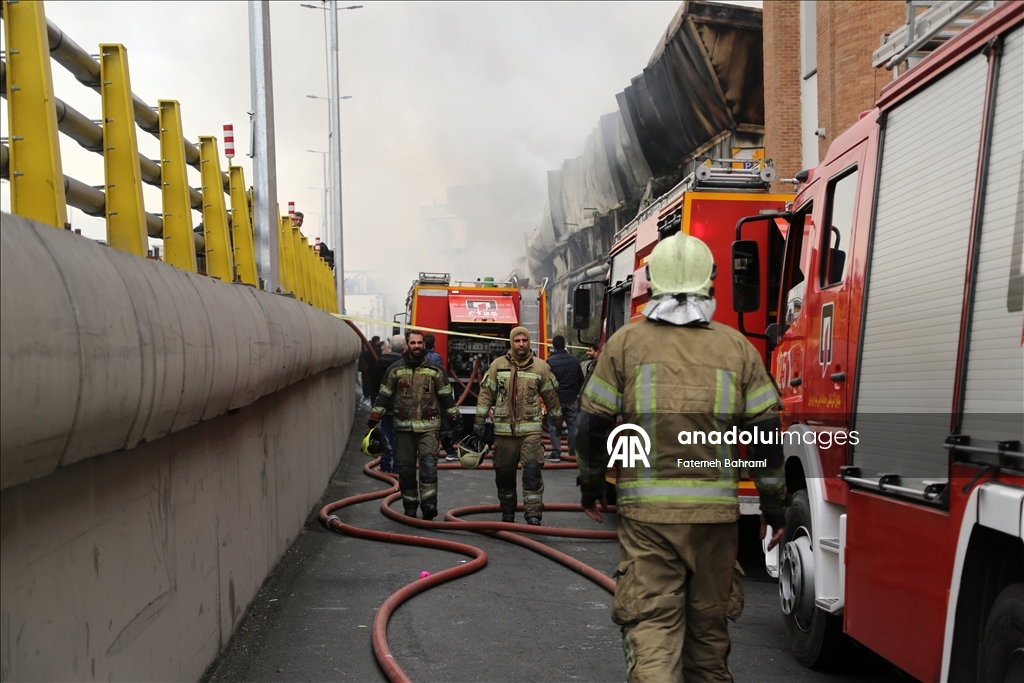 Tahran'daki bir çarşıda yangın çıktı