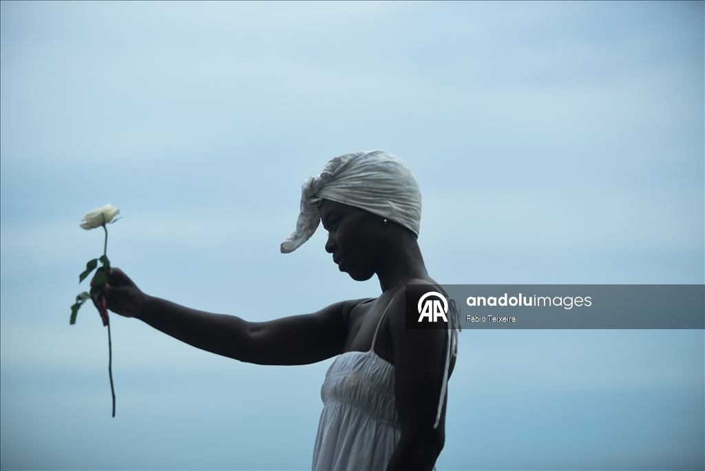 В Бразилии прошел традиционный фестиваль в знак почитания богини моря Леманжи