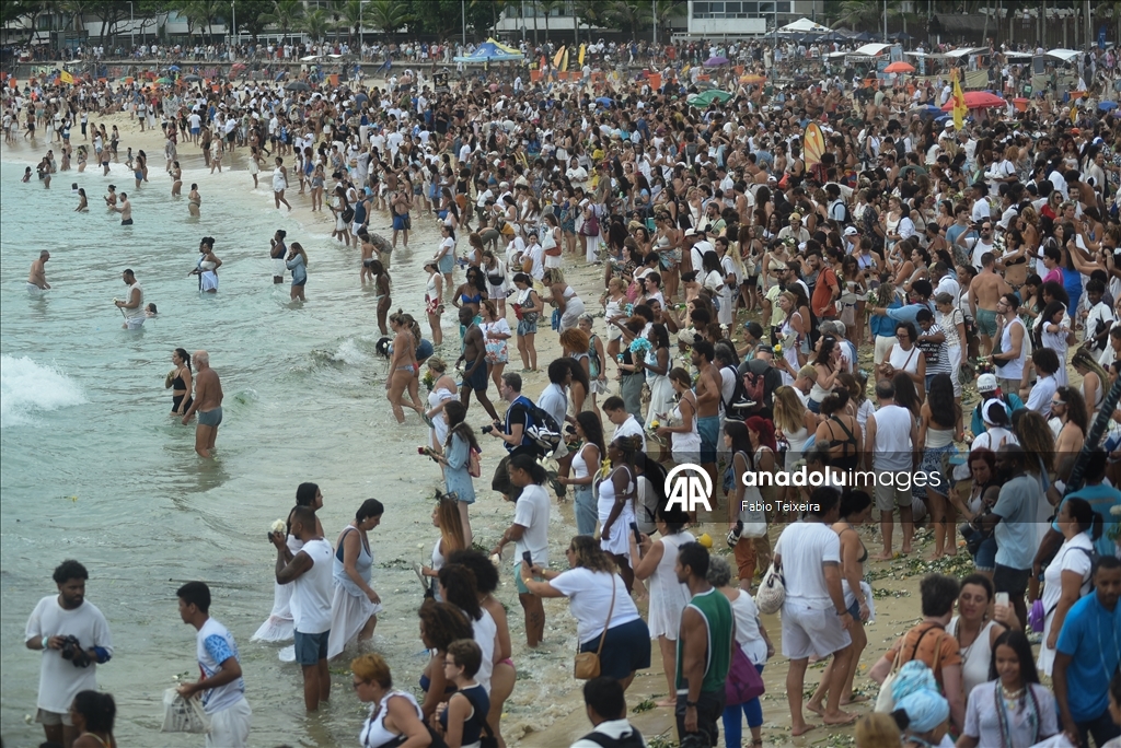 В Бразилии прошел традиционный фестиваль в знак почитания богини моря Леманжи