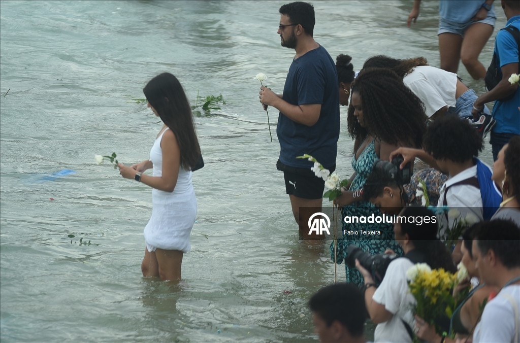 В Бразилии прошел традиционный фестиваль в знак почитания богини моря Леманжи