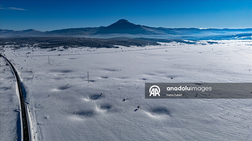 Bosna Hersek’te Vrtoce köyü beyaza büründü