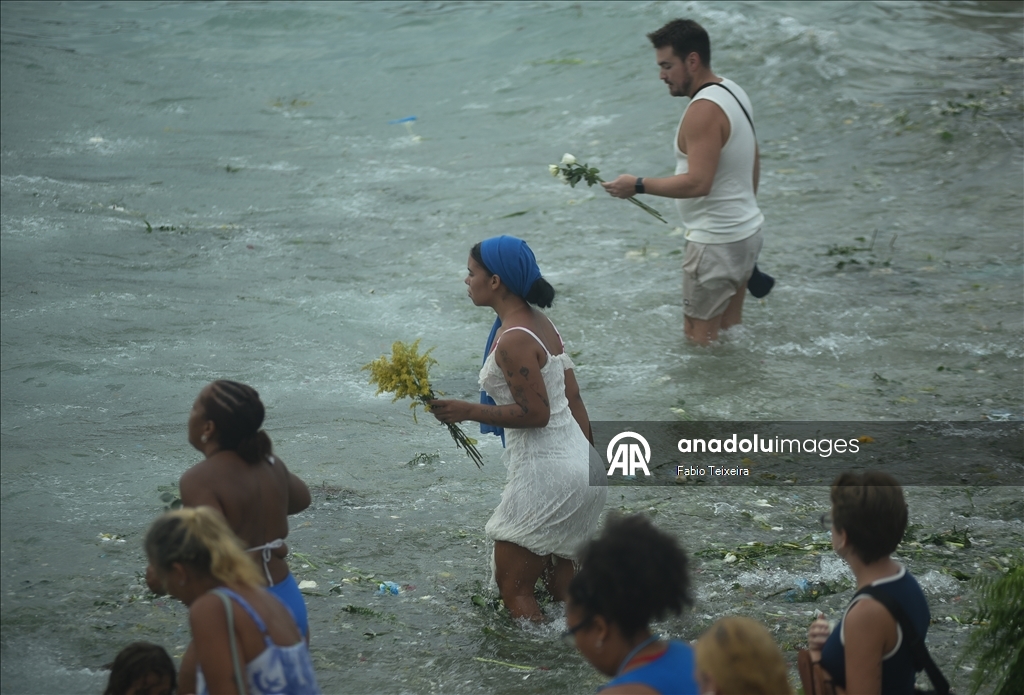 В Бразилии прошел традиционный фестиваль в знак почитания богини моря Леманжи