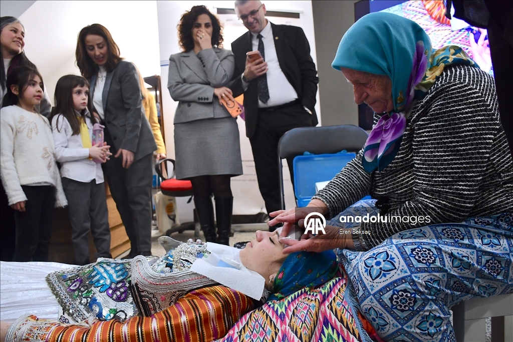 Kosova'nın Boşnak köylerinde asırlık "gelin makyajı" geleneği yaşatılıyor