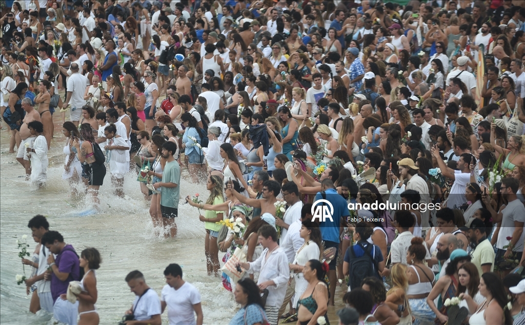 В Бразилии прошел традиционный фестиваль в знак почитания богини моря Леманжи