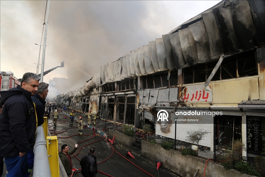Tahran'daki bir çarşıda yangın çıktı