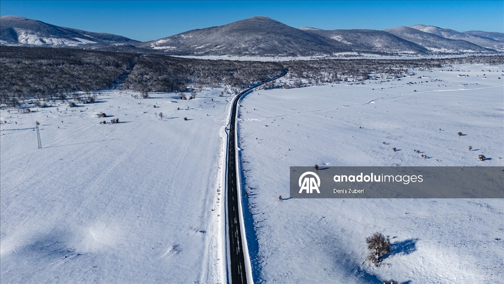 Bosna Hersek’te Vrtoce köyü beyaza büründü