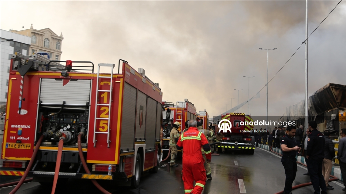Tahran'daki bir çarşıda yangın çıktı