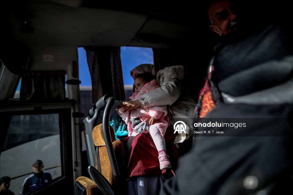 Tedavi için Mısır'a sevk edilecek Filistinli hastaların geçişleri devam ediyor