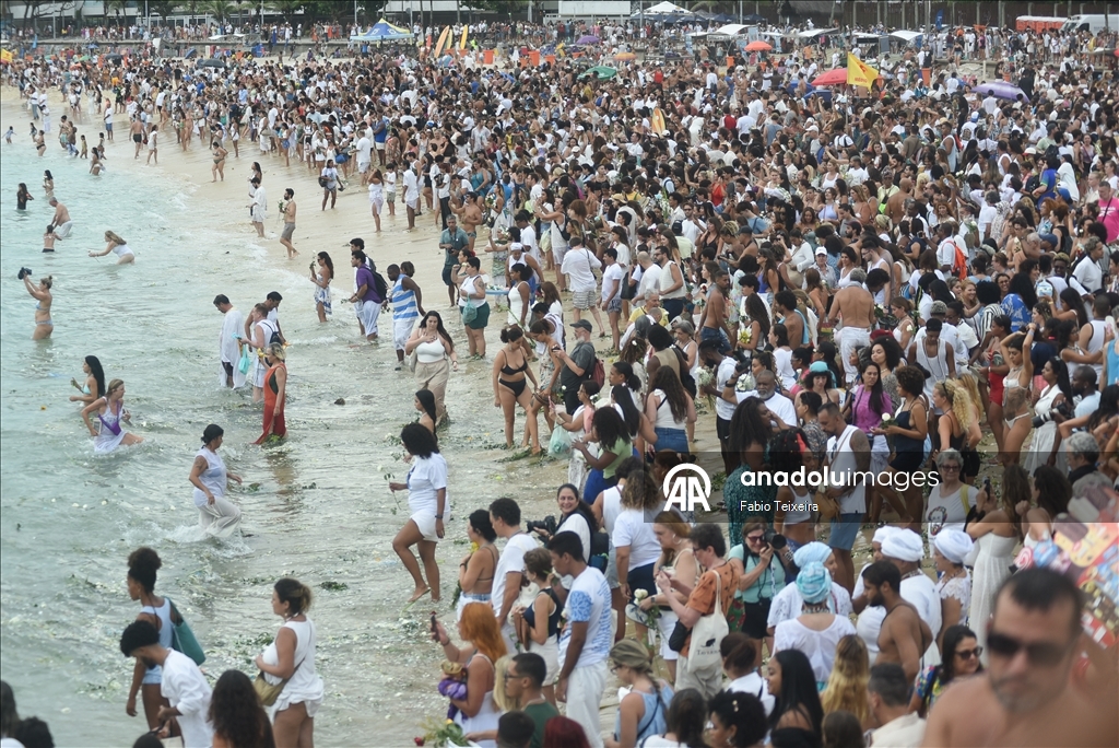 В Бразилии прошел традиционный фестиваль в знак почитания богини моря Леманжи