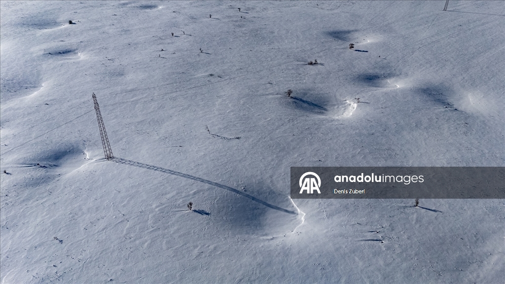 Bosna Hersek’te Vrtoce köyü beyaza büründü