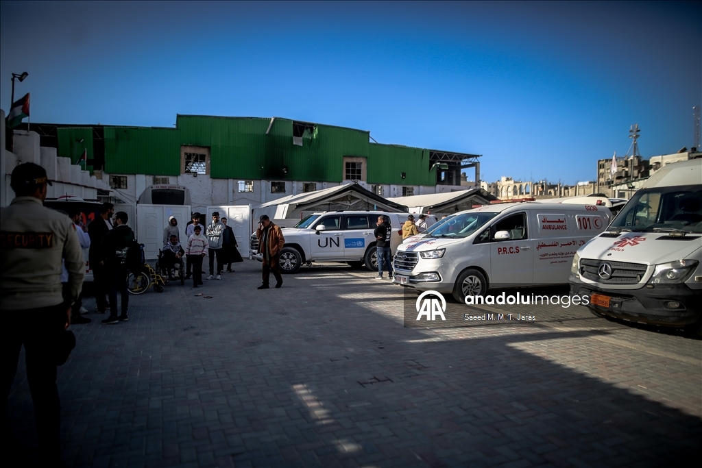 Tedavi için Mısır'a sevk edilecek Filistinli hastaların geçişleri devam ediyor