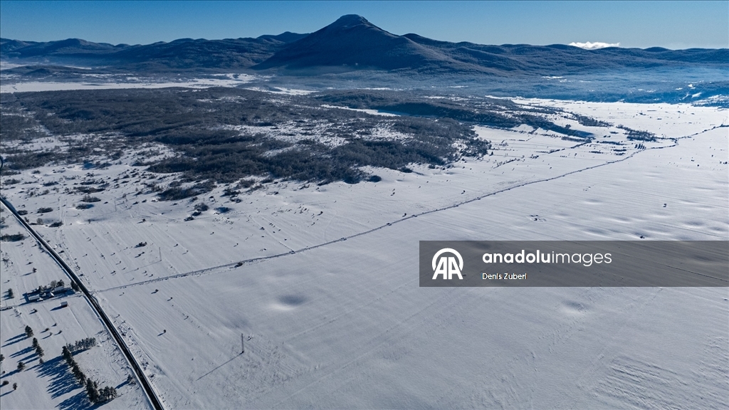 Bosna Hersek’te Vrtoce köyü beyaza büründü