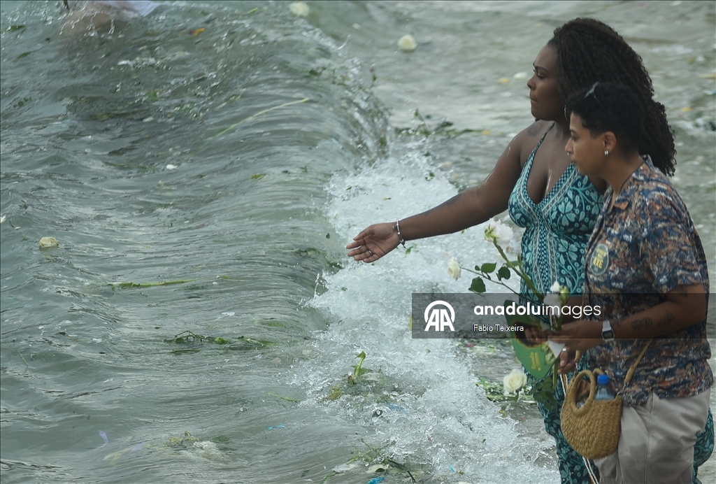 В Бразилии прошел традиционный фестиваль в знак почитания богини моря Леманжи