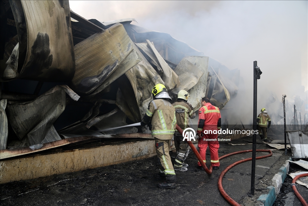 Tahran'daki bir çarşıda yangın çıktı