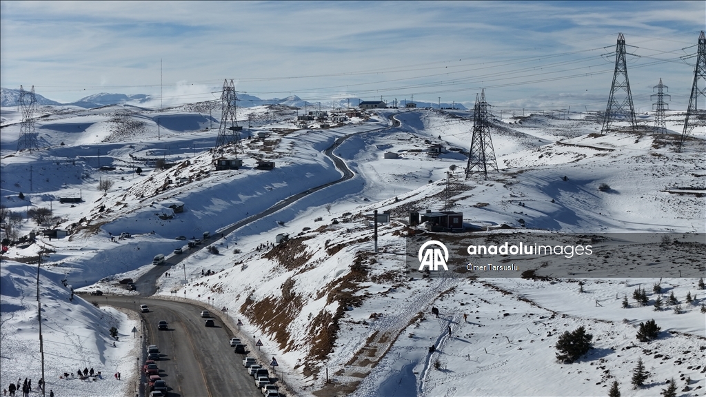 Sertavul Geçidi'nde kar manzarası havadan görüntülendi