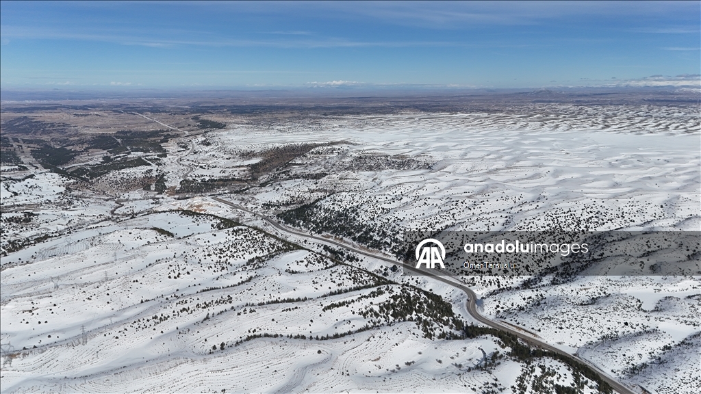 Sertavul Geçidi'nde kar manzarası havadan görüntülendi