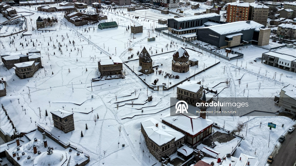 Yeniden karla kaplanan Erzurum'da güzel kış manzaraları oluştu